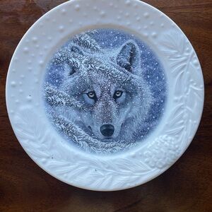 The Bradford Exchange Blue and White Wolf Ceramic Plate